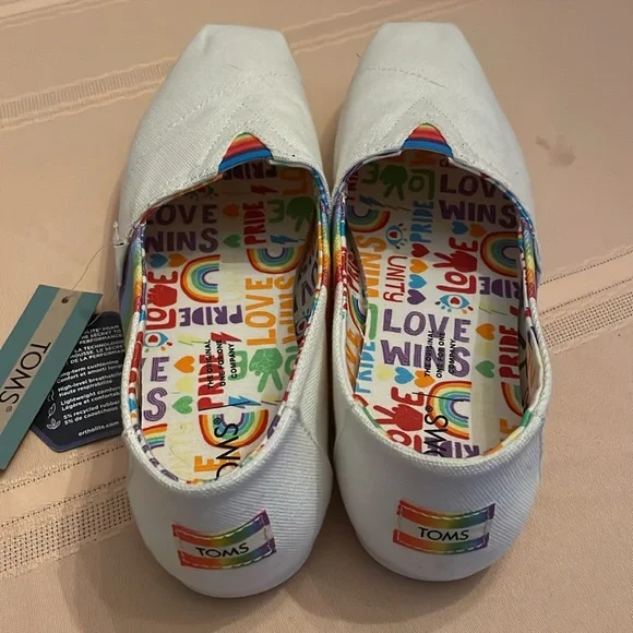 Tom’s  brand new with tags. Never worn rainbow Pride Tom’s - Picture 5 of 6